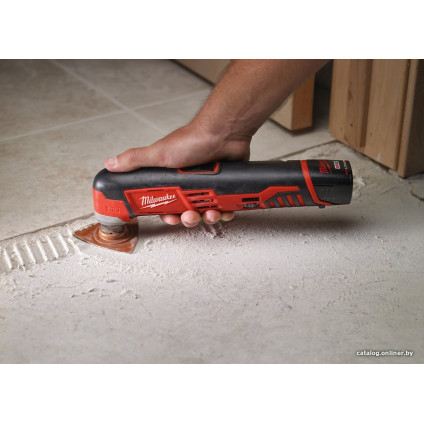 Реноватор Milwaukee C12 MT-202B [4933441710]