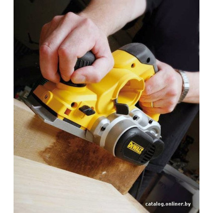 Рубанок DeWalt D26500K