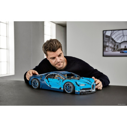 Конструктор LEGO Technic 42083 Bugatti Chiron