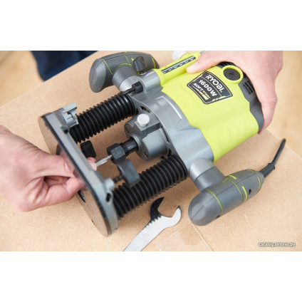 Вертикальный фрезер Ryobi RRT1600-K 5133004796