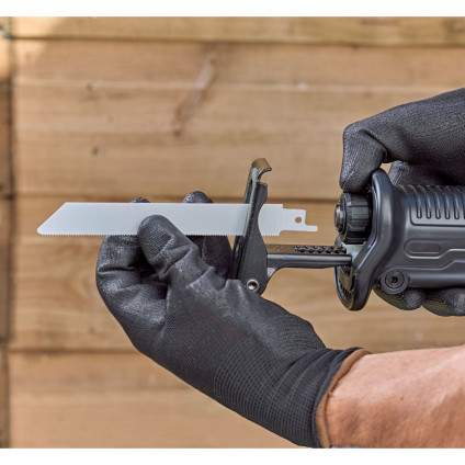 Сабельная пила Black & Decker BES301