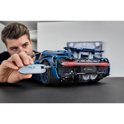 Конструктор LEGO Technic 42083 Bugatti Chiron