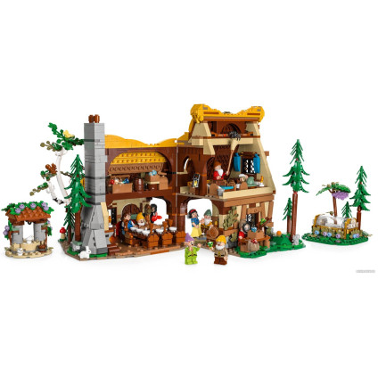 Конструктор LEGO Disney 43242 Домик Белоснежки и семи гномов