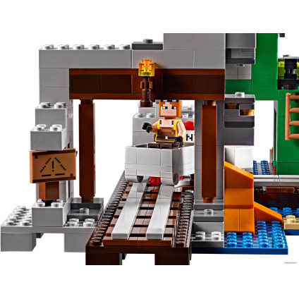 Конструктор LEGO Minecraft 21155 Шахта крипера