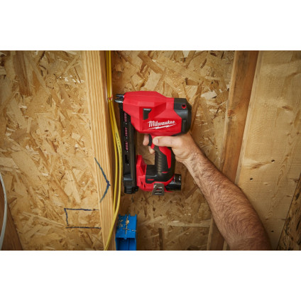 Степлер Milwaukee M12 BCST-0 4933480488 (без АКБ)