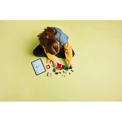 Конструктор LEGO Minecraft Дом в джунглях из TNT 21275