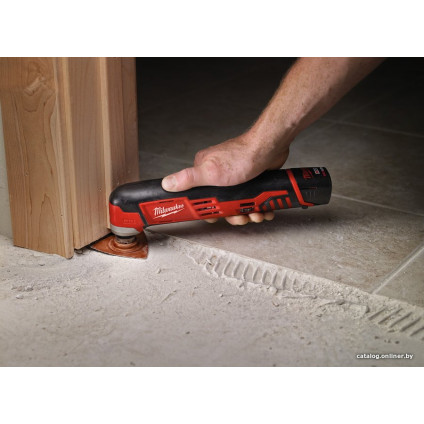 Реноватор Milwaukee C12 MT-202B [4933441710]