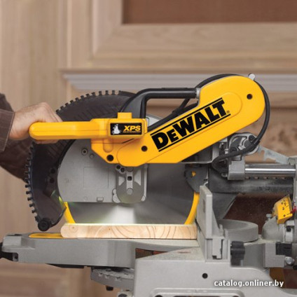 Торцовочная пила DeWalt DWS780