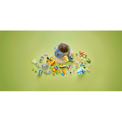 Конструктор LEGO Duplo 10428 Большой интерактивный общественный поезд