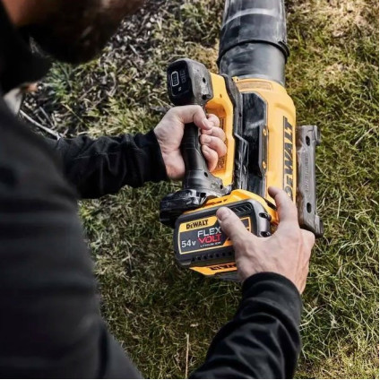 Ручная воздуходувка DeWalt DCMBL777N (без АКБ)