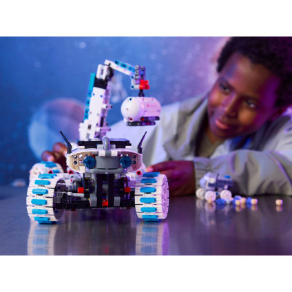 Конструктор LEGO Technic 42211 Луноход «Lunar Outpost»