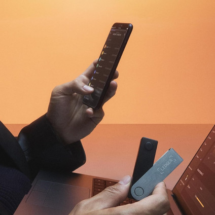 Аппаратный криптокошелек Ledger Nano X (розовый)