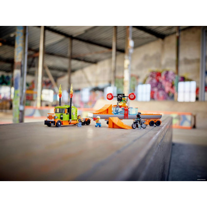 Конструктор LEGO City Stuntz 60294 Грузовик для шоу каскадеров