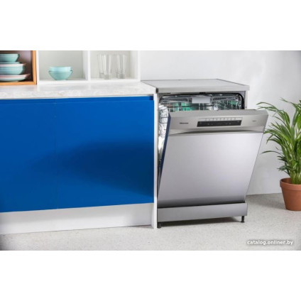 Отдельностоящая посудомоечная машина Hisense HS643D90X