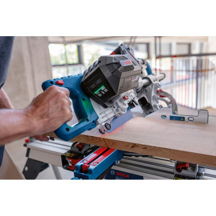 Торцовочная пила Bosch GCM 18V-216 DC 0601B47000 (без АКБ)