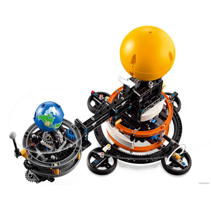 Конструктор LEGO Technic 42179 Планета Земля и Луна на орбите
