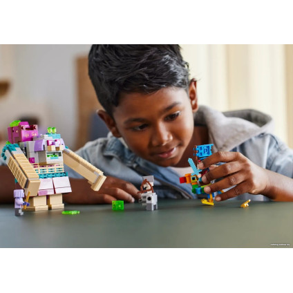 Конструктор LEGO Minecraft 21257 Столкновение с Пожирателем