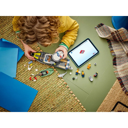 Конструктор LEGO City Полицейская погоня на лодке 60456