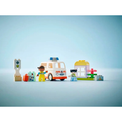 Конструктор LEGO Duplo Скорая помощь и водитель 10447
