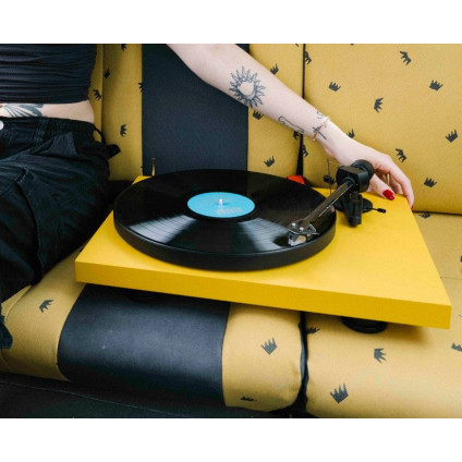 Виниловый проигрыватель Pro-Ject Debut Evo 2 Satin Golden Yellow (Pick it MM EVO)