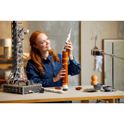 Конструктор LEGO Icons 10341 Космическая пусковая система NASA Artemis