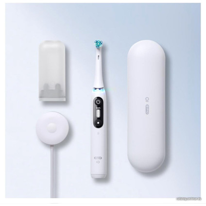 Электрическая зубная щетка Oral-B iO 7 (белый)