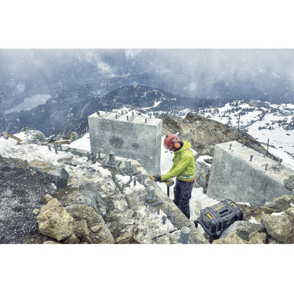 Угловая шлифмашина DeWalt DCG418T2 (с 2-мя АКБ, кейс)