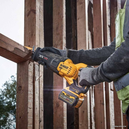 Сабельная пила DeWalt DCS386NT-XJ (без АКБ)