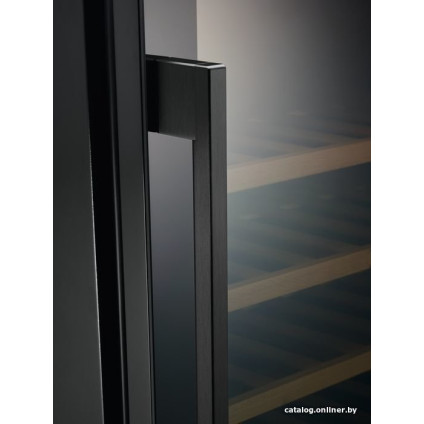 Винный шкаф Electrolux EWUS020B5B