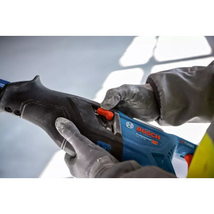 Сабельная пила Bosch GSA 18V-28 Professional 06016C0000 (без АКБ)