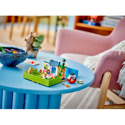 Конструктор LEGO Disney 43220 Приключение Питера Пэна и Венди по сборнику рассказов