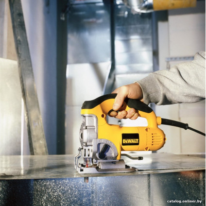 Электролобзик DeWalt DW331K