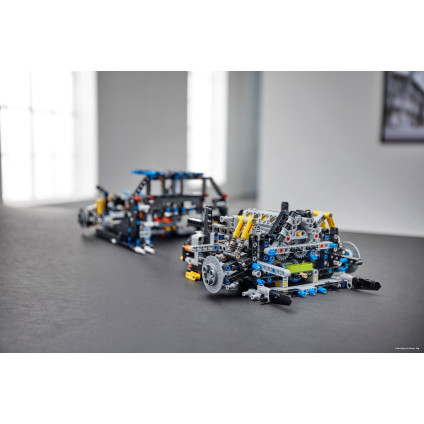 Конструктор LEGO Technic 42083 Bugatti Chiron