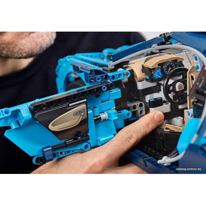 Конструктор LEGO Technic 42083 Bugatti Chiron