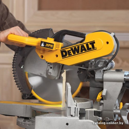 Торцовочная пила DeWalt DWS780