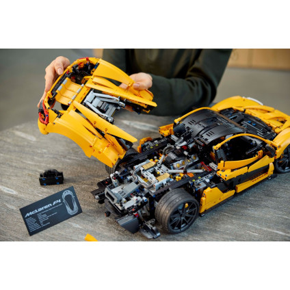 Конструктор LEGO Technic 42172 McLaren P1