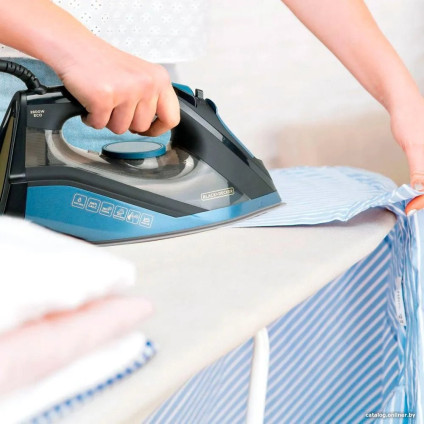 Утюг Black & Decker BXIR2801E