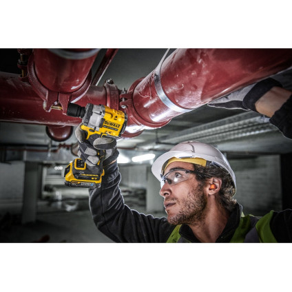 Гайковерт DeWalt DCF921E2T (с 2-мя АКБ, кейс)