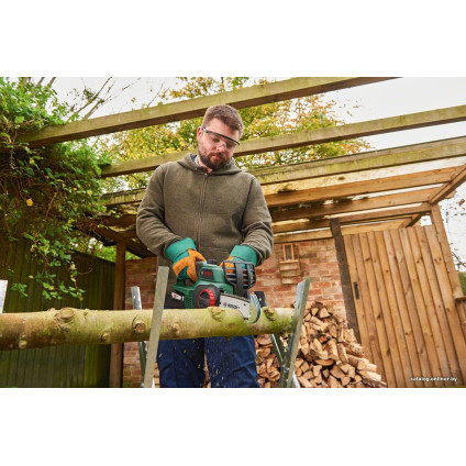 Аккумуляторная пила Bosch UniversalChain 18 06008B8000 (с АКБ)