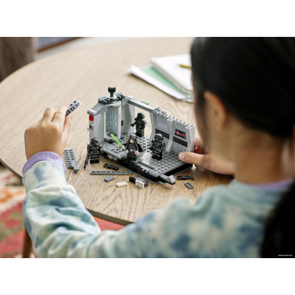 Конструктор LEGO Star Wars 75324 Атака темных штурмовиков