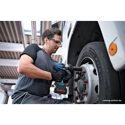 Гайковерт Bosch GDS 18V-1000 Professional 06019J8304 (с 2-мя АКБ, кейс)