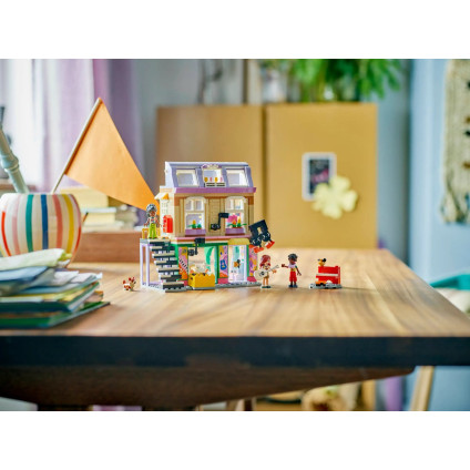 Конструктор LEGO Friends Музыкальный магазин и квартира 42653