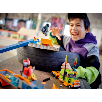 Конструктор LEGO City Stuntz 60294 Грузовик для шоу каскадеров