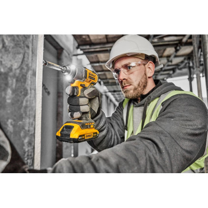 Винтоверт DeWalt DCF840D2T (с 2-мя АКБ, кейс)
