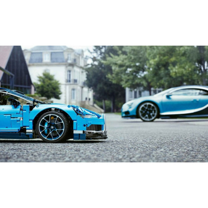 Конструктор LEGO Technic 42083 Bugatti Chiron