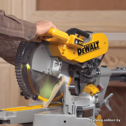 Торцовочная пила DeWalt DWS780