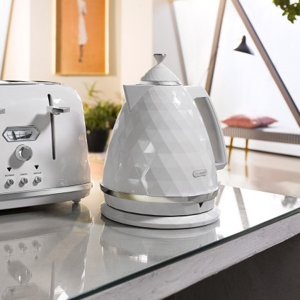 Электрический чайник DeLonghi Brillante Exclusive KBJX2001.W