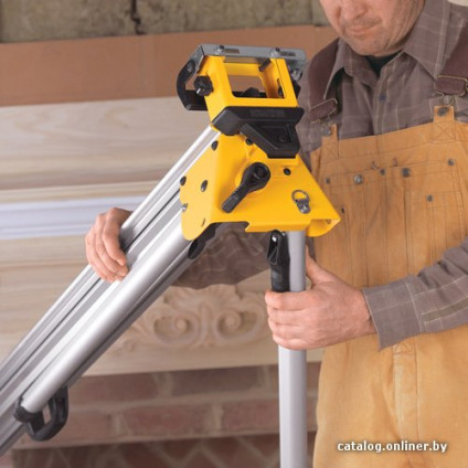 Торцовочная пила DeWalt DWS780