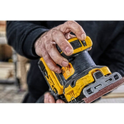 Виброшлифмашина DeWalt DCW200P2 (с 2-мя АКБ, кейс)