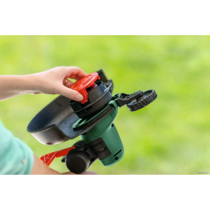 Триммер Bosch Universal GrassCut 18V-26 06008C1D04 (без АКБ)